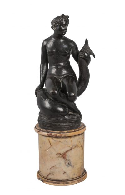 Lot 140: Italian bronze model of Venus – £800-1200